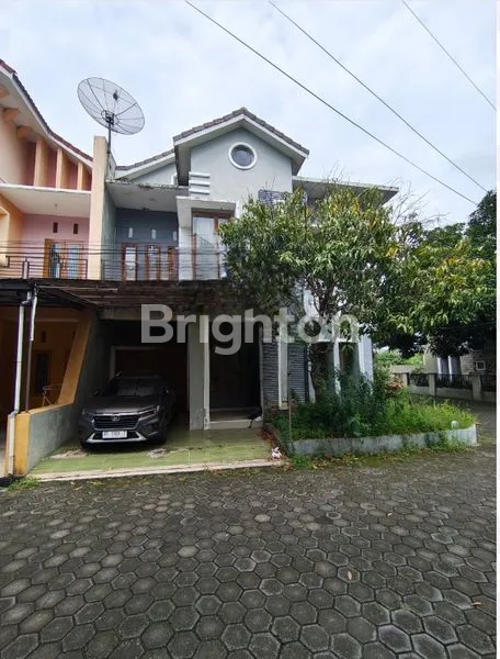 image RUMAH HOEK 2 LANTAI DIBAWAH HARGA PASARAN LUAS 250M² DI SOLO BARU (1)