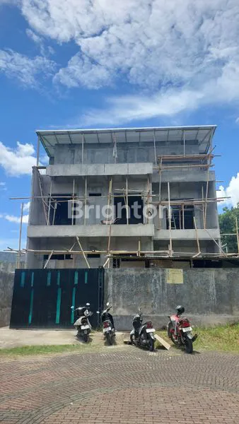 image RUMAH 1/2 JADI MODERNLAND, 5+1 KT, LT 265M² (1)