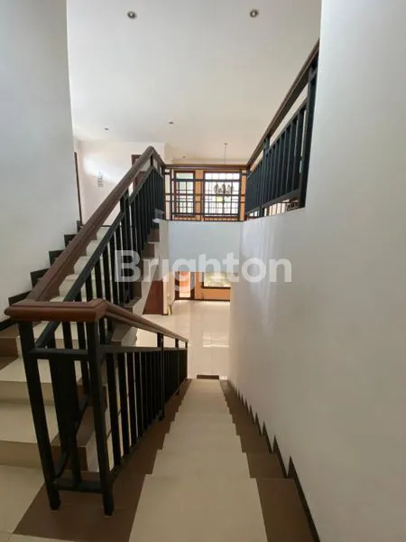 image RUMAH MEWAH 2 LANTAI, LT 400M² DI GATOT SUBROTO (8)