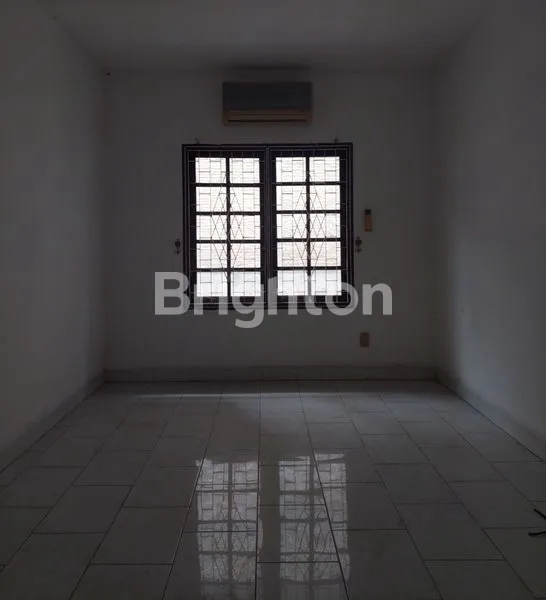 image VILLA DI PUSAT KOTA 2  1/2 TINGKAT (6)