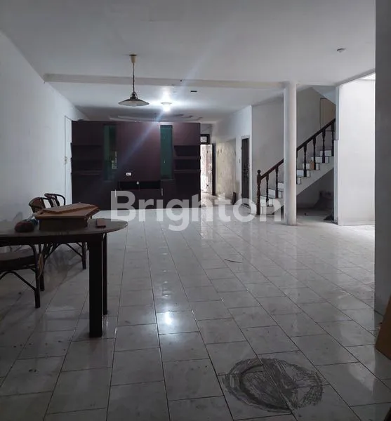 image VILLA DI PUSAT KOTA 2  1/2 TINGKAT (3)