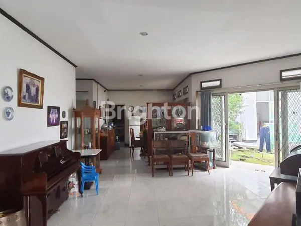 image RUMAH LAMA LUAS KONDISI BAGUS DAN STRATEGIS DI CIKUTRA BANDUNG  (5)