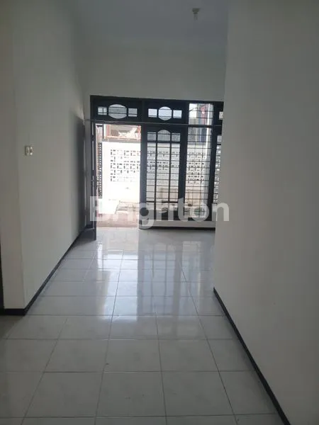 image RUMAH NIRWANA EKSEKUTIF SIAP HUNI, LOKASI STRATEGIS (2)