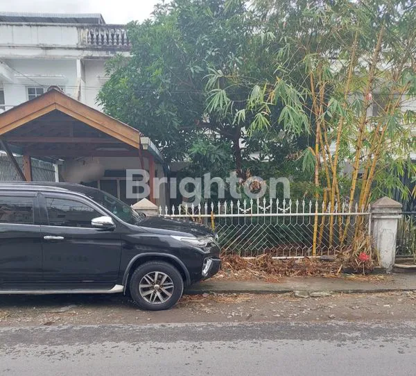 image VILLA DI PUSAT KOTA 2  1/2 TINGKAT (1)