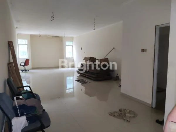 image DI SEWA KAN RUKO 2.5 LT DI GRAHA RAYA TANGERANG (3)