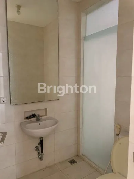 image RUMAH PAKUWON CITY 2 LANTAI 3 KT FULL AC, HADAP SELATAN, SIAP HUNI (6)