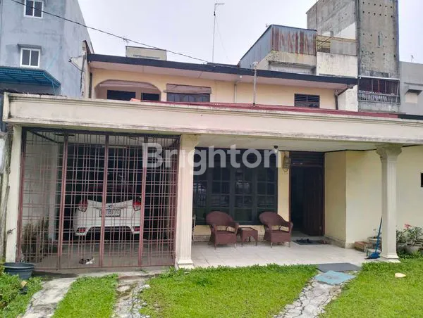 image RUMAH STRATEGIS 2 LANTAI DI MEDAN BARU (2)