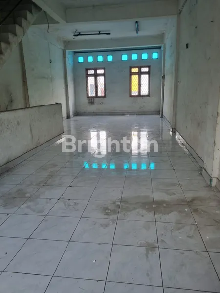 image RUKO 3 LANTAI DI JALAN CEMARA RAYA TANGERANG, LOKASI RAMAI COCOK UNTUK USAHA DAN INVESTASI (5)