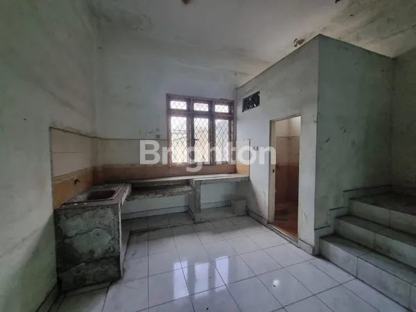 image RUKO 3 LANTAI DI JALAN CEMARA RAYA TANGERANG, LOKASI RAMAI COCOK UNTUK USAHA DAN INVESTASI (6)