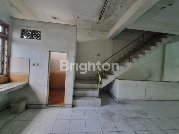 image RUKO 3 LANTAI DI JALAN CEMARA RAYA TANGERANG, LOKASI RAMAI COCOK UNTUK USAHA DAN INVESTASI (7)