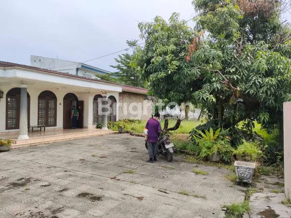 image RUMAH LUAS DI JL. SUKA INDAH – HUNIAN NYAMAN DENGAN LAHAN SUPER LEGA! (1)