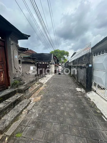 image TANAH BONUS BANGUNAN LUAS 380 M2 DI KAWASAN DENPASAR UTARA (5)