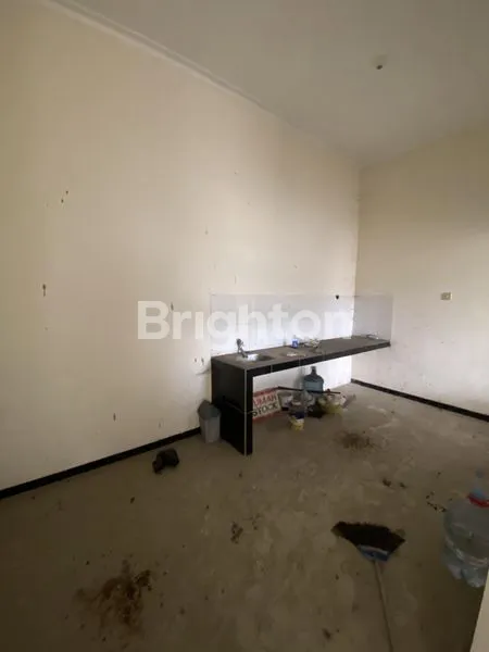 image DIJUAL RUMAH HOOK 2 LANTAI DI LA SUCIPTO (7)