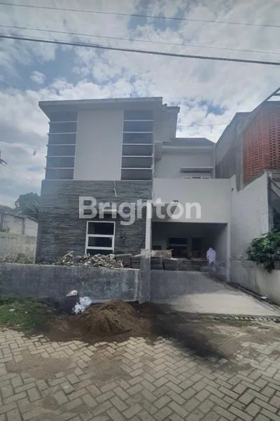 image DIJUAL RUMAH HOOK 2 LANTAI DI LA SUCIPTO (1)