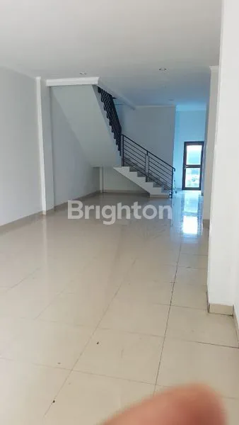 image RUKO STRATEGIS DEPAN PASAR, 3.5 LANTAI SIAP HUNI (4)