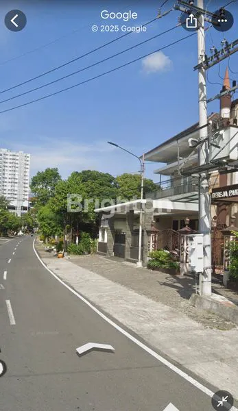 image RUMAH MENTENGNYA MALANG! COCOK UNTUK KANTOR PROFESIONAL. TERAWAT, LT 283/LB 430. SEMI FURNISHED. BERSIH. SHM ON HAND. NEGO SAMPAI DEAL  (8)