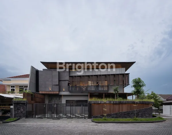 image LANGKA! TROPICAL HOUSE WITH WATERFALL NEW GRESS MANYAR DEKAT SAMSAT KERTAJAYA DHARMAHUSADA GALAXYMALL BONNET MERR HOKKY (1)