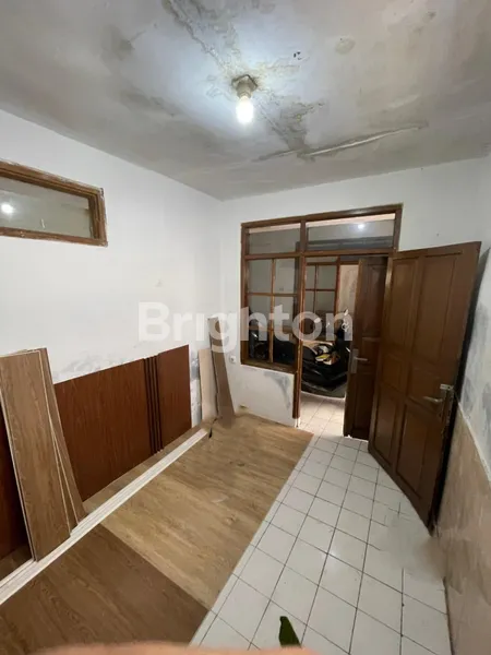 image RUMAH 4BR 98M2 DI GANG JURANG, JALAN JURANG, CIPAGANTI, SUKAJADI, BANDUNG, SHM (2)