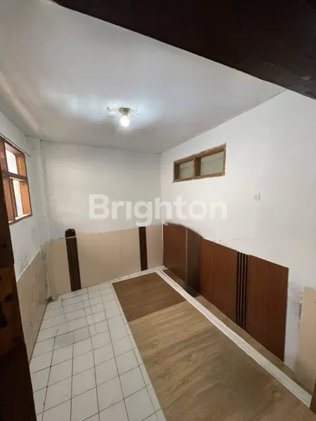 image RUMAH 4BR 98M2 DI GANG JURANG, JALAN JURANG, CIPAGANTI, SUKAJADI, BANDUNG, SHM (4)