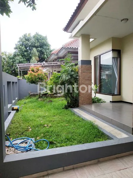image RUMAH  1 1/2 LANTAI, SEMI FURNISHED, MODERN MINIMALIS, SIAP HUNI, PERUMAHAN EXCLUSIVE GRAHA KENCANA, DEKAT EXIT TOL SINGOSARI, HAWAII WATER PARK, BLIMBING, BALEARJOSARI, KOTA MALANG, JAWA TIMUR (1)