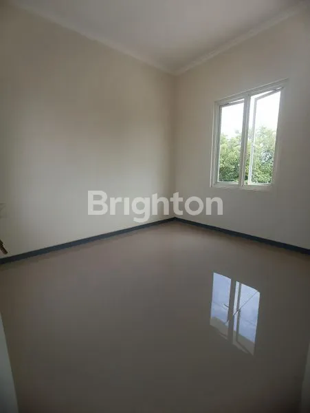 image RUMAH BARU 2LANTAI TENGGILIS SURABAYA DEKAT UBAYA (2)