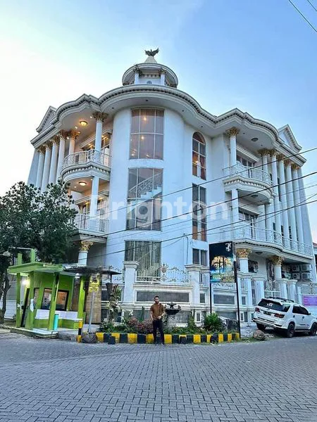 image RUMAH RUNGKUT ASRI TIMUR HOOK 3 LANTAI MEWAH  (1)