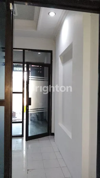 image RUKO KETINTANG SIAP PAKAI COCOK KANTOR STRATEGIS DEKAT AREA PERKANTORAN DAN PUSAT BISNIS  (8)