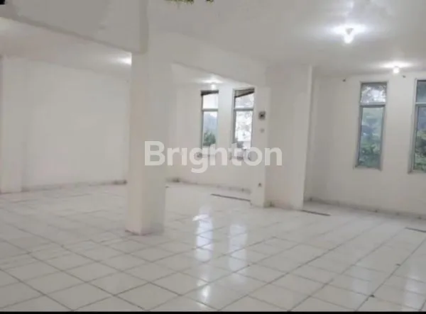 image RUKO GANDENG DUA EMPAT LANTAI  DI CILUWER JALAN RAYA BOGOR (3)