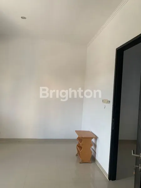 image RUMAH 2 LANTAI SIAP HUNI DI RUNGKUT (6)