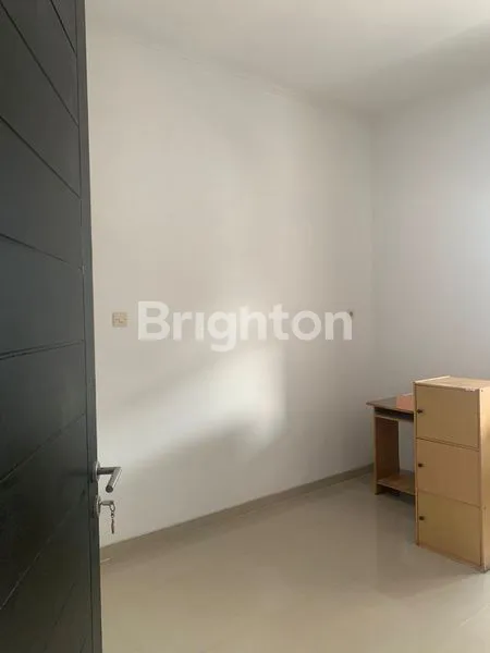 image RUMAH 2 LANTAI SIAP HUNI DI RUNGKUT (4)