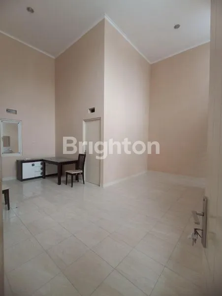 image RUMAH 2LANTAI SIAP HUNI SUKOMANUNGGAL SURABAYA (2)