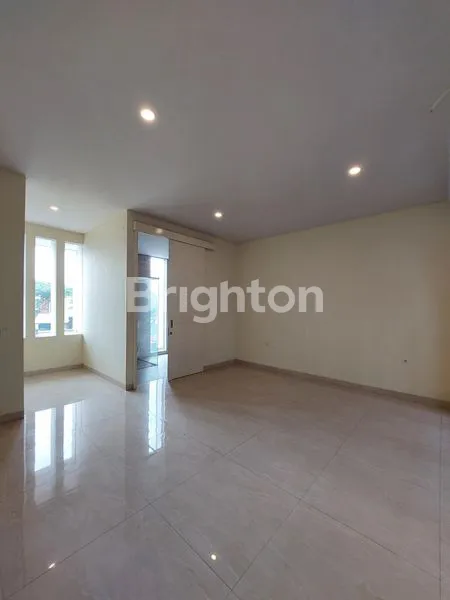 image RUMAH BARU 2 LANTAI PAKUWON CITY - GRAND ISLAND, SURABAYA TIMUR. DEKAT PAKUWON CITY MALL - KAMPUS WIDYA MANDALA - SEKOLAH CITA HATI - SEKOLAH GLORIA - SEKOLAH XIN ZHONG - KAMPUS ITS, DLL. (8)