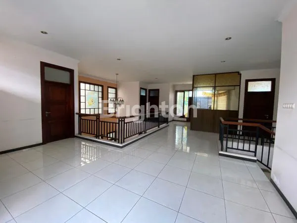 image DIJUAL CEPAT RUMAH BESAR 8 KAMAR DI KAWASAN GATSU DENPASAR TIMUR , DEKAT MALL LIVING WORD  (2)