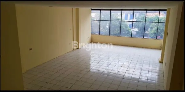 image RUKO 3 LANTAI LOKASI SANGAT STRATEGIS KAWASAN ELITE DI JAKARTA SELATAN (4)