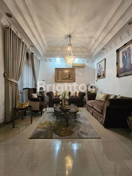 image RUMAH MEWAH DAN LUAS DI KAWASAN KEBON JERUK-HARGA BERSAING! (4)