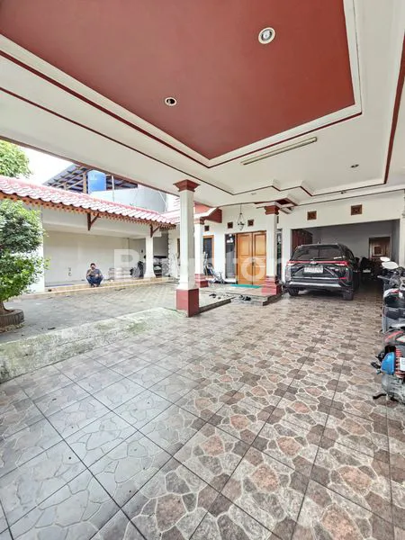 image RUMAH MEWAH DAN LUAS DI KAWASAN KEBON JERUK-HARGA BERSAING! (3)