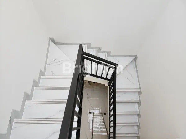 image RUMAH BARU SUNTER LUAS  5X14 SHM JALAN 2 MOBIL LEGA (3)