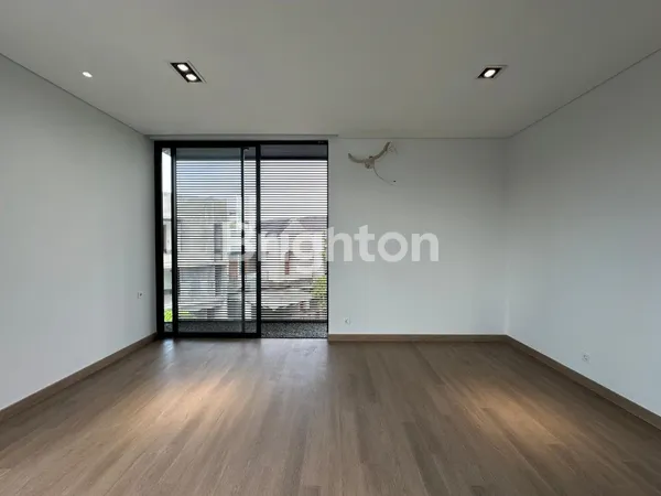 image RUMAH MINIMALIS MEWAH BARU GRESS DI CITRALAND AREA GOLF DEKAT UC, GWALK, DAN PAKUWON MALL (7)