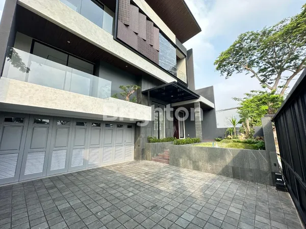 image RUMAH BARU MODERN MINIMALIS SPLIT LEVEL DI CITRALAND DEKAT GRAHA DAN PAKUWON (2)