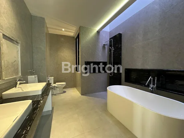 image RUMAH BARU MODERN MINIMALIS SPLIT LEVEL DI CITRALAND DEKAT GRAHA DAN PAKUWON (8)