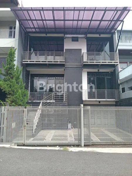 image DI JUAL RUMAH MEWAH FULLY FURNISHED DI SURYA SUMANTRI, SETRASARI, SETRADUTA (1)
