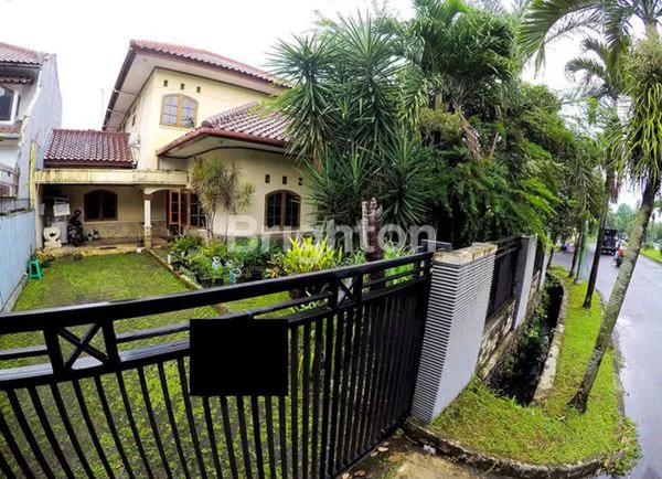 RUMAH HOOK, BESAR, ASRI, SIAP HUNI DI JALAN BOULEVARD