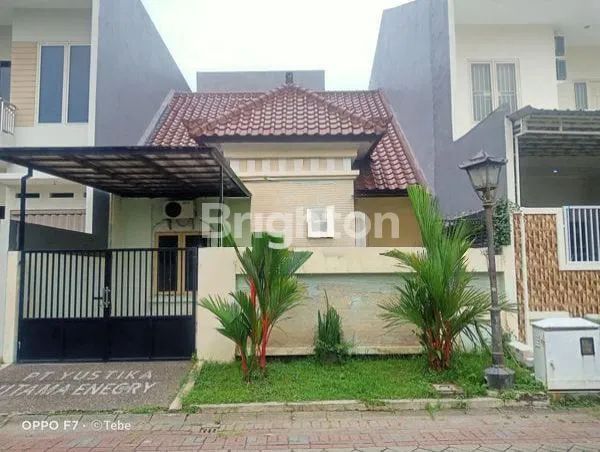 RUMAH 1, 5 LANTAI FURNISHED SIAP HUNI DI PURIMAS REGENCY DEKAT UPN MERR TOL DAN BANDARA
