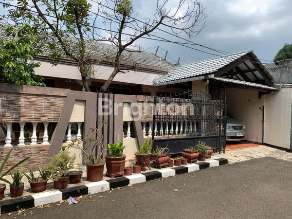 RUMAH LUAS DAN ELEGAN DI KOMPLEK BUMI KEMANGGISAN INDAH – JAKARTA BARAT