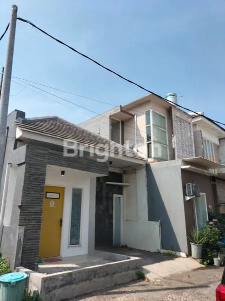 image RUMAH 1 LANTAI DI RUNGKUT BARATA, GUNUNG ANYAR SURABAYA, DEKAT SUPERINDO DAN UPN, LUAS 84 M² DAN 2 KAMAR TIDUR COCOK UNTUK HUNIAN KELUARGA, SHM, HOOK, HADAP BARAT, SIAP HUNI! (1)
