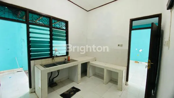 image RUMAH NYAMAN DI JALAN SIDAKARYA – DENPASAR SELATAN\\NSIAP HUNI UNTUK KELUARGA ATAU TEMPAT USAHA!\\NLOKASI STRATEGIS DENGAN AKSES MOBIL DAN LINGKUNGAN YANG TENANG.\\N (4)