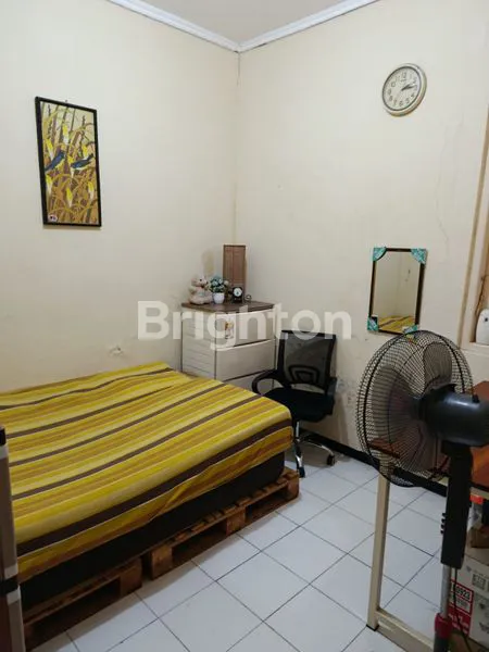 image RUMAH 1 LANTAI DI PANDUGO RUNGKUT SURABAYA, DEKAT UPN DAN RSUD EKA CANDRARINI, LUAS 105 M² (7×15) DAN 2 KAMAR TIDUR COCOK UNTUK HUNIAN KELUARGA, SHM, HADAP TIMUR, HARGA NEGO SAMPAI JADI! (4)