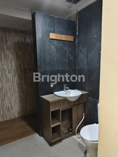 image RUMAH SIAP HUNI LAYAR PERMAI PIK 2 LUAS 6X12,5 SHM (3)