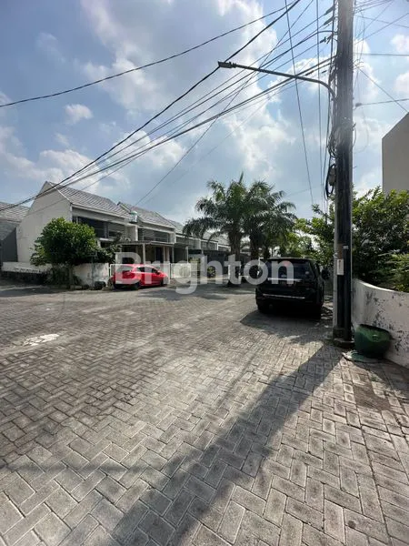 image RUMAH HOOK 2 LANTAI, DENAILA RESIDENCE BENOWO (1)