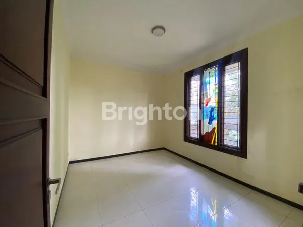 image RUMAH MEWAH 2 LANTAI DI PUSAT KOTA DENPASAR TIMUR (2)